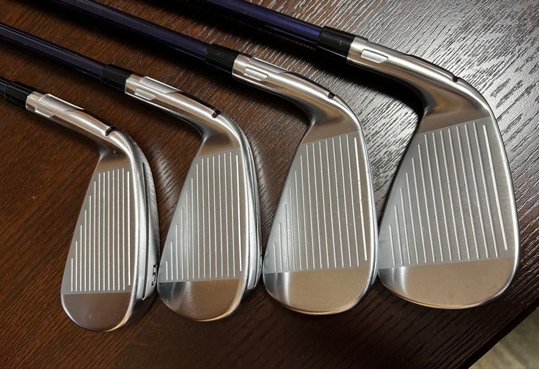 テーラーメイド　QIアイアン　（5-AW）