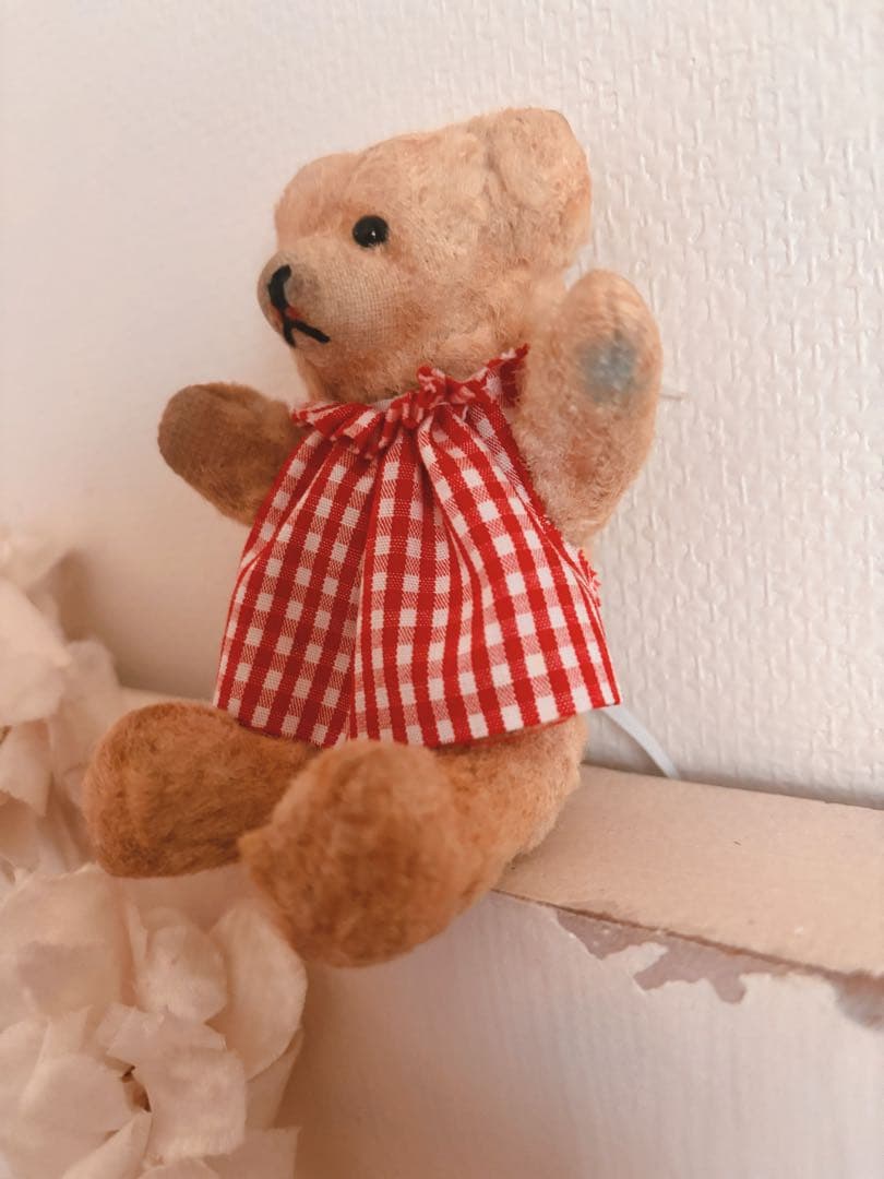 ミニベアちゃんʕ•ᴥ•ʔ赤いお洋服の子　アンティークベア　ヴィンテージベア
