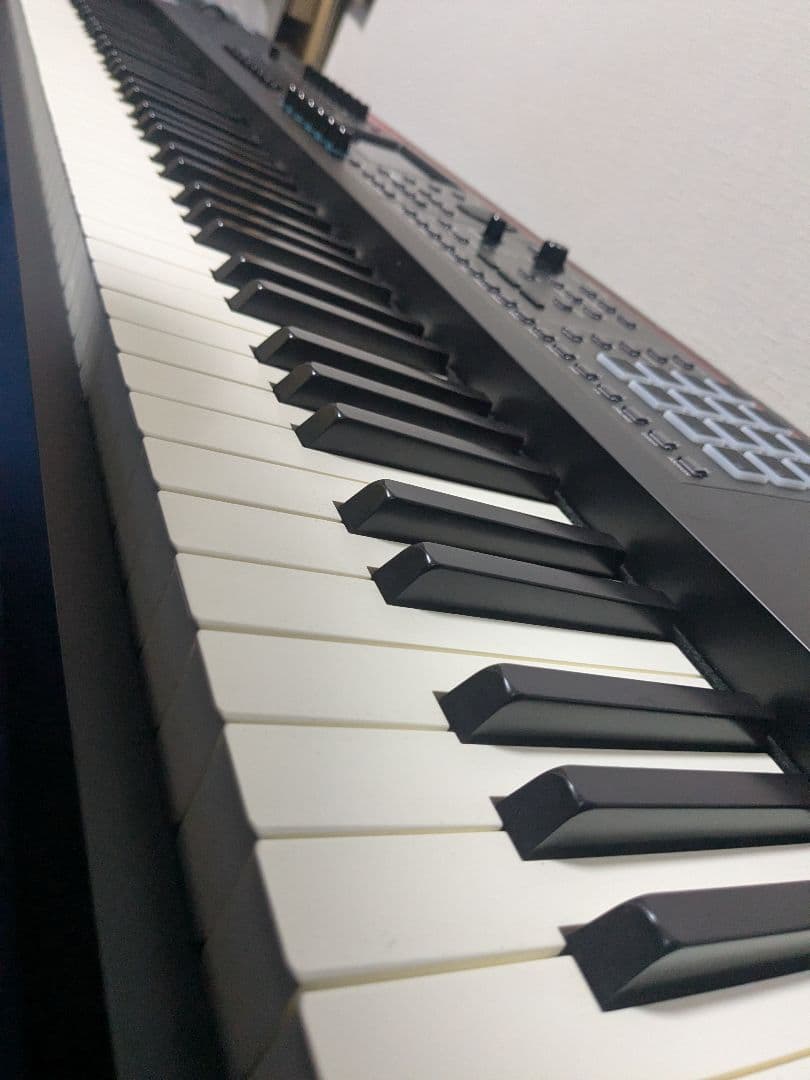 Roland fantom08 88鍵シンセサイザー