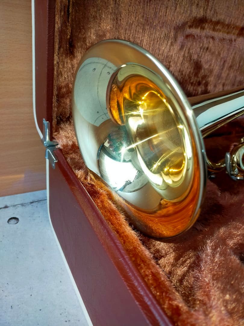 YAMAHA　ヤマハ　トランペット　ytr 235 　金色　ケース付　付属品あり