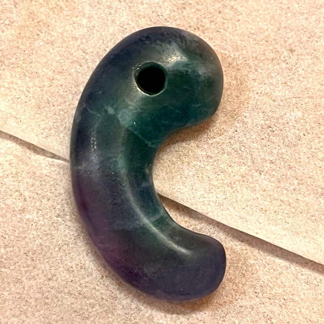 希少　古墳期　勾玉　複色翡翠