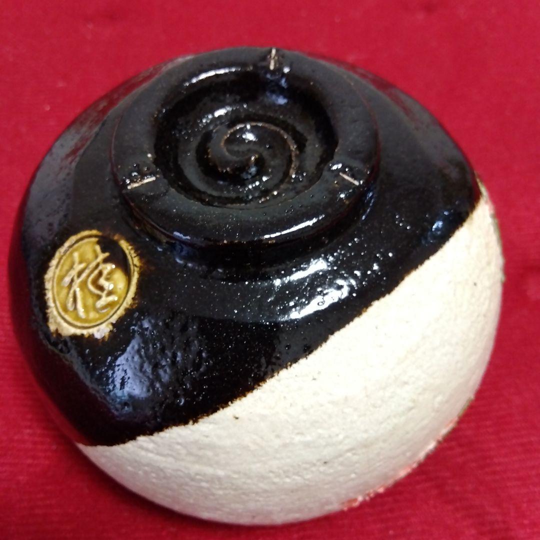 ツートンカラーの茶碗 陶器製