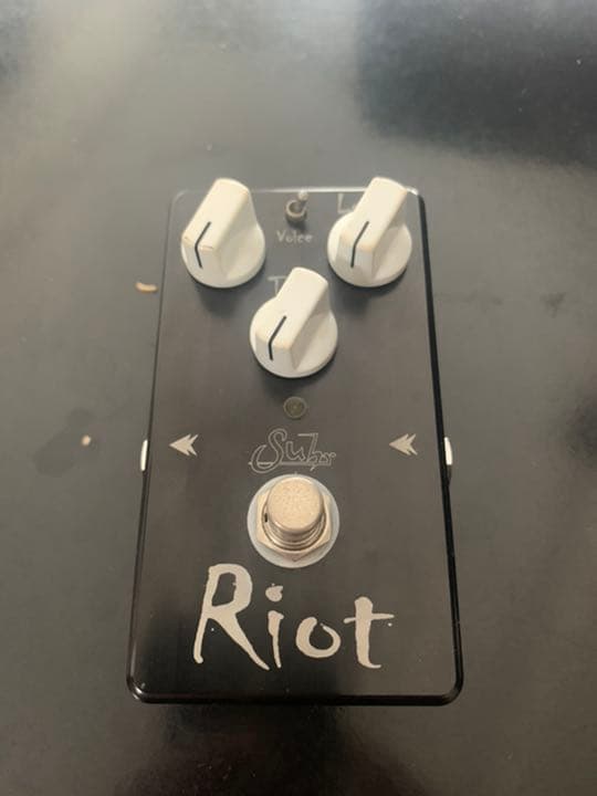 Suhr / Riot Distortion 限定黒色 (レア)