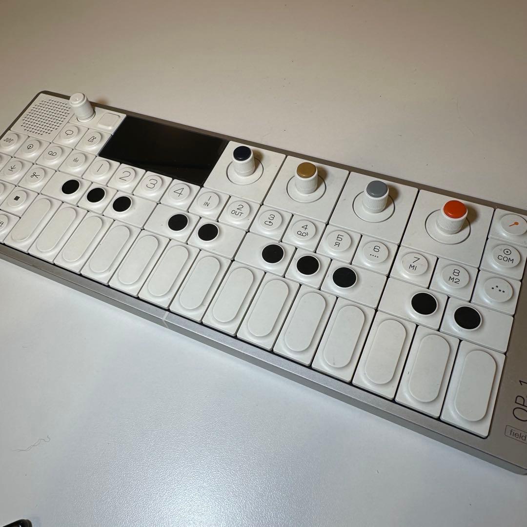 鍵盤楽器 TeenageEngineering OP-1 field