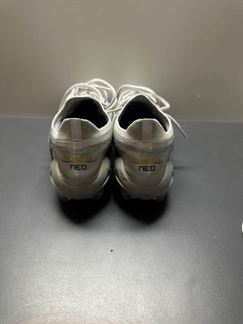 ミズノ モレリア ネオ IV (Morelia Neo 4) シルバー カラー