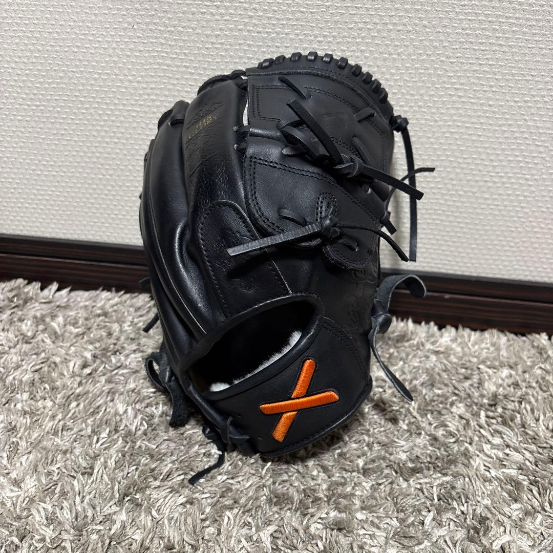 Absolutely Ridiculous \"Bible Glove\"硬式投手用