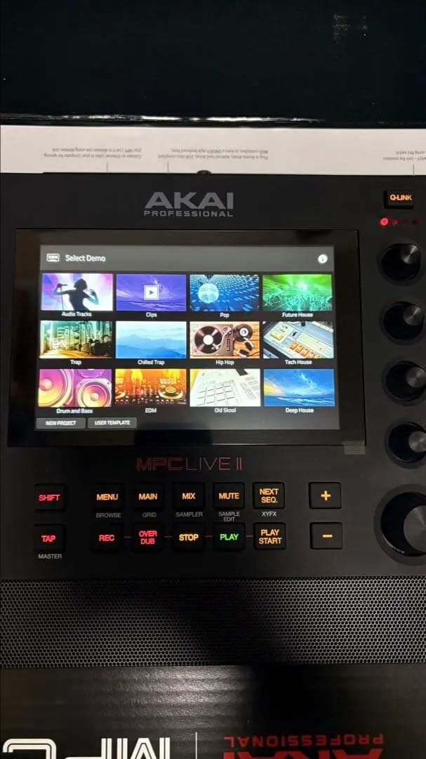 AKAI MPC Live II 本体　mpc3.5.0 増設SSD1tb付き