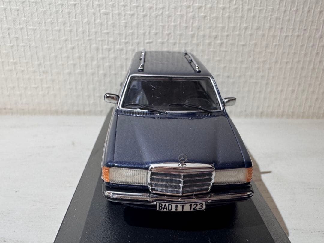 Mercedes-Benz W123 ダークブルー ミニカー1/43