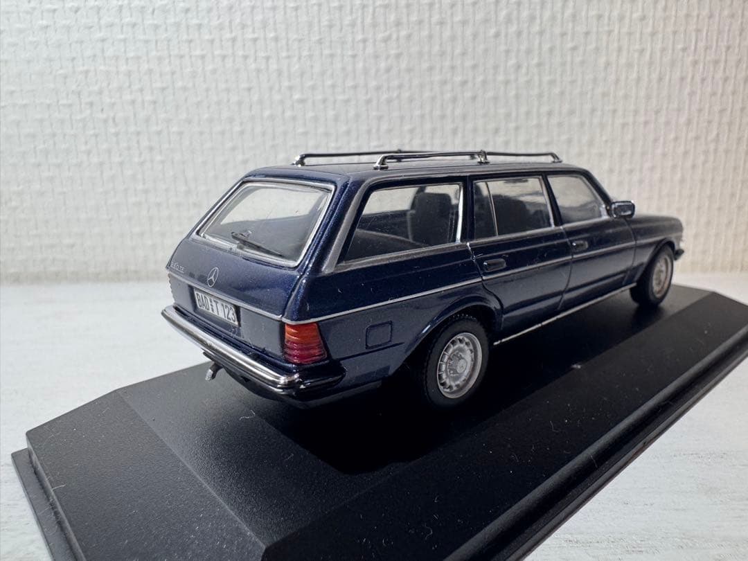 Mercedes-Benz W123 ダークブルー ミニカー1/43