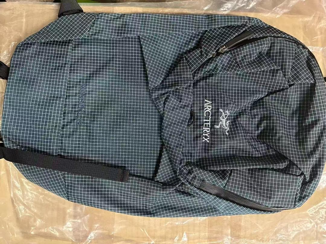 ARC'TERYX KONSEAL 15 チェック柄バックパック グリーンです