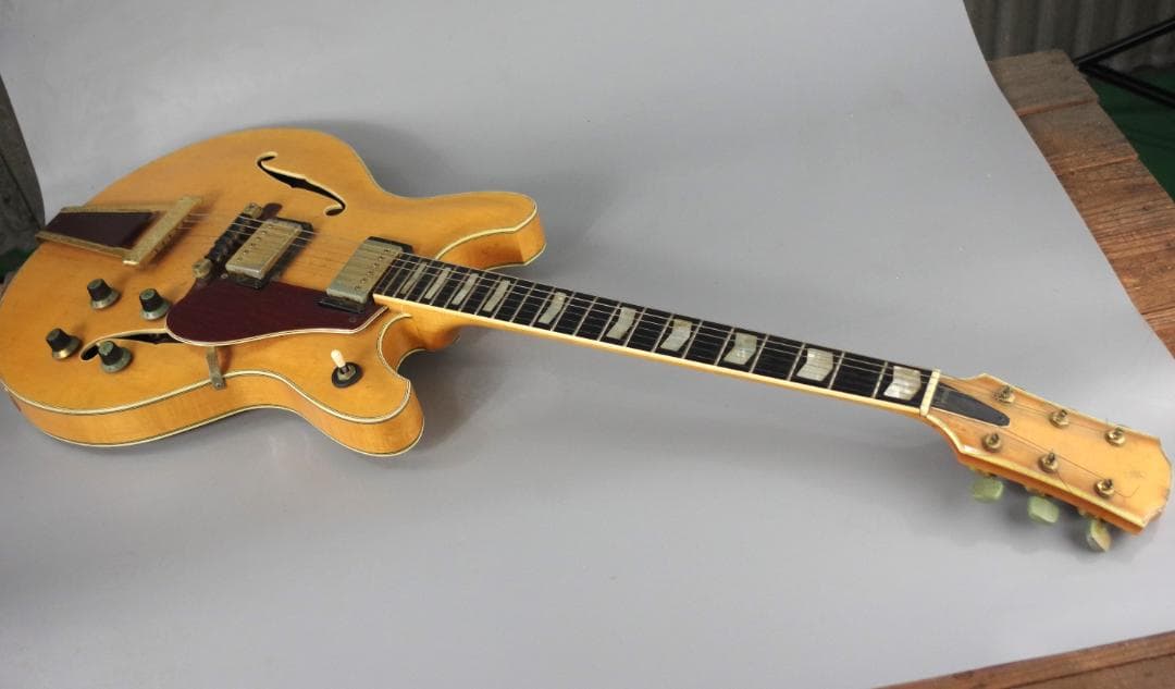 YAMAHA セミアコエレキギター