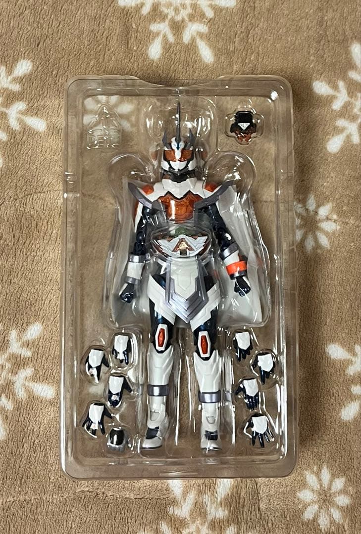 SHフィギュアーツ　仮面ライダーマジェード　サンユニコーン