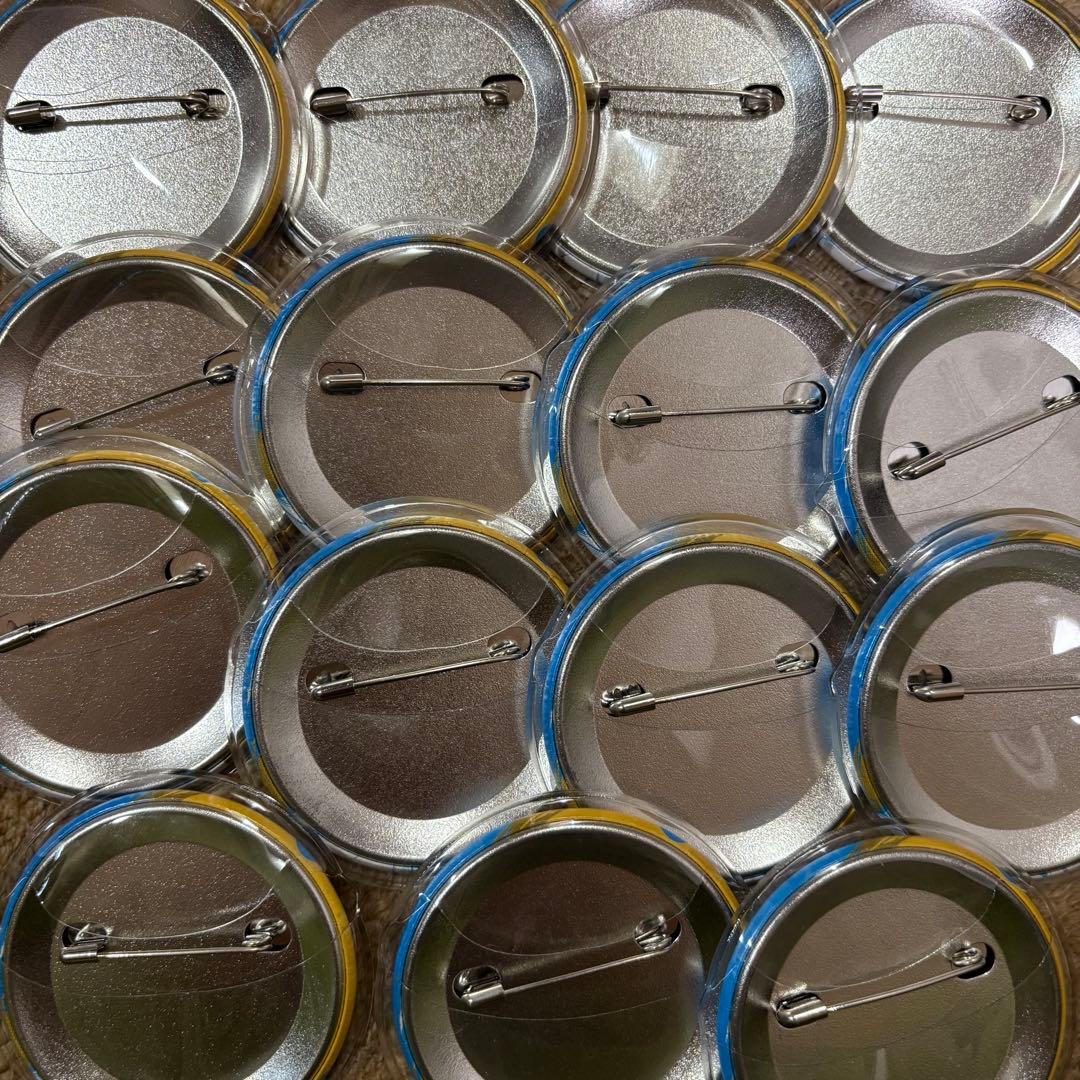 進撃の巨人 エレン オンライン展覧会 スクールカースト 缶バッジ