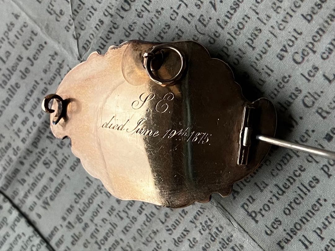 19世紀　9金　アンティーク　モーニングブローチ　13g