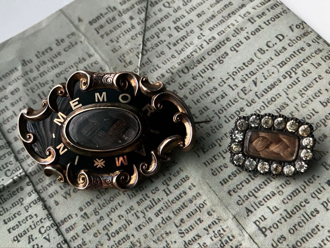 19世紀　9金　アンティーク　モーニングブローチ　13g