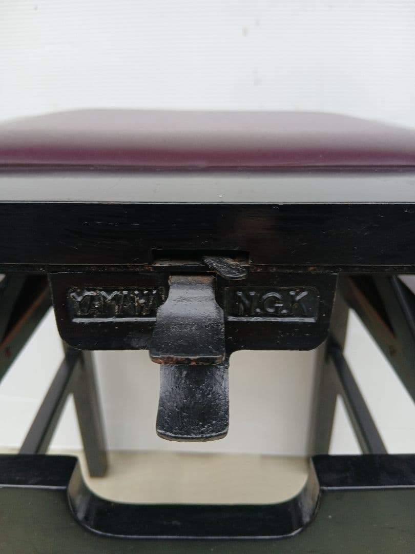 ヤマハ背もたれ付、ストッパー付、ピアノ椅子　昭和レトロ　中古品