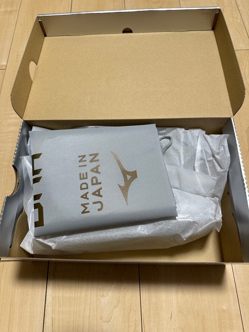 ミズノ　モレリア　DNA シルバー/ゴールド