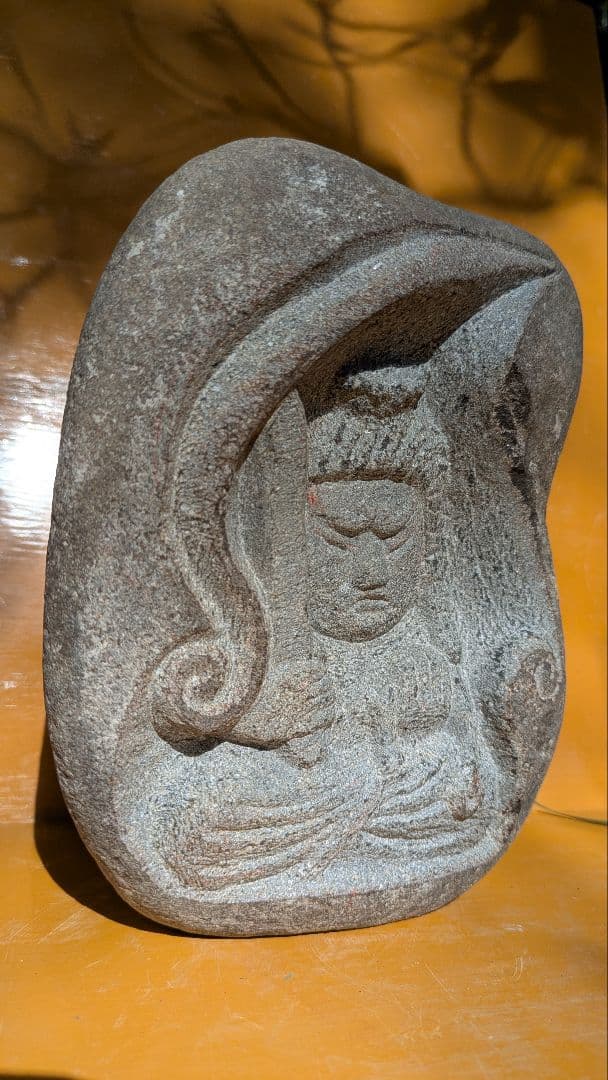 石仏、不動明王、河原の石、日本人による彫刻、 倉田辰彦作