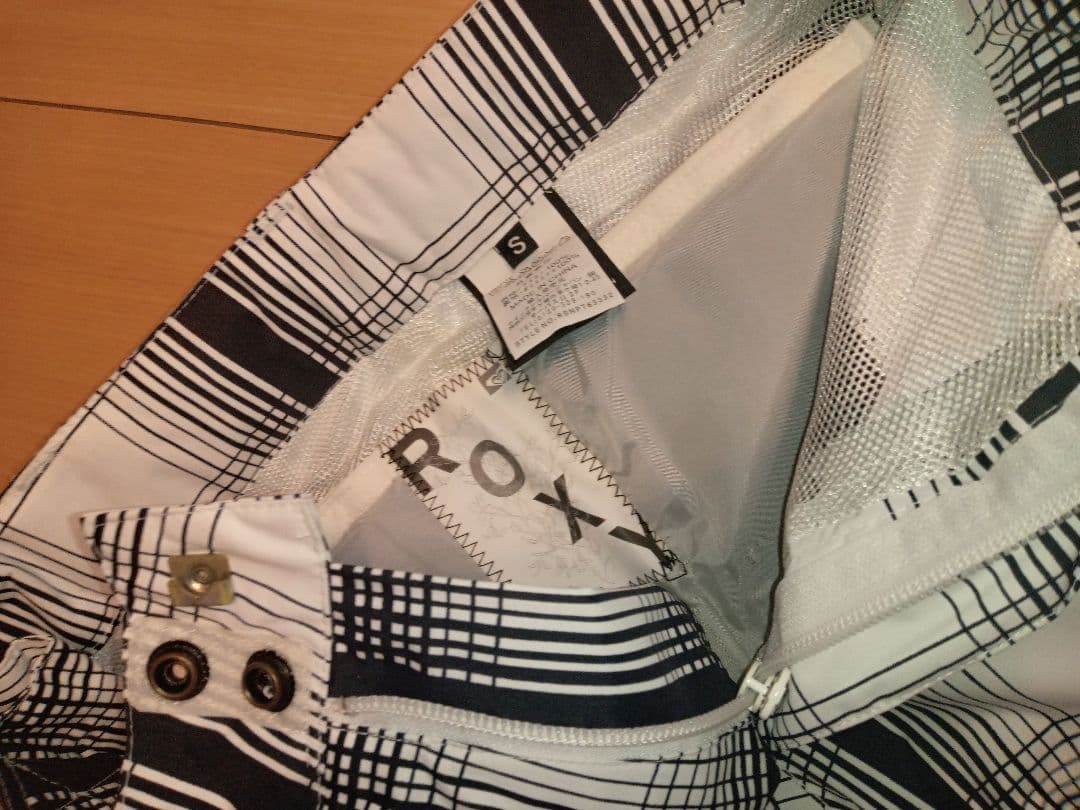 希少ROXY★ENDURANCE★タグ付未使用スノーボードウェアレディース上下