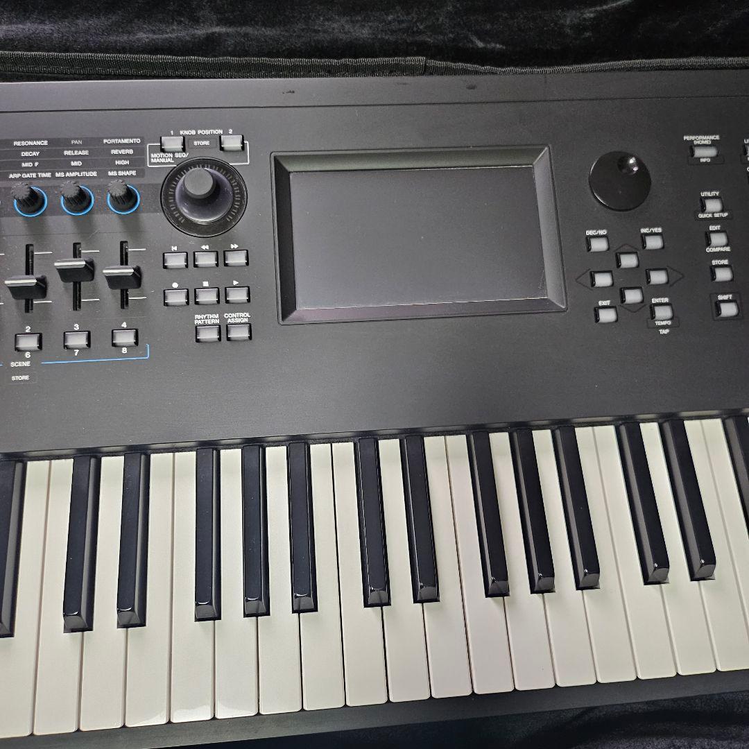 YAMAHA MODX8+　シンセサイザー