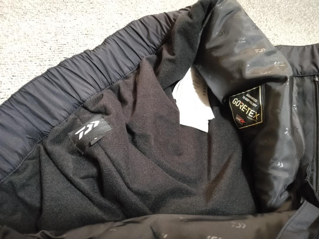 ダイワ GORE-TEX バーサタイルウィンタースーツ DW-1925 (L)
