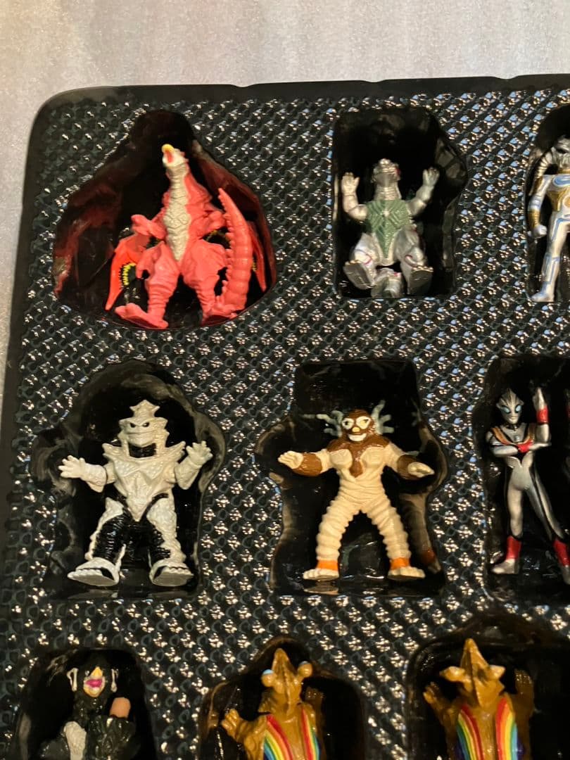 【ウルトラマン　ティガ・ウルトラ　モンスター超全集】3点セット　レア　欠品あり