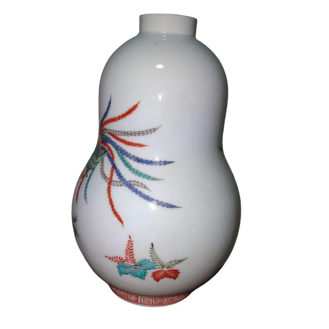 人間国宝　13代酒井田柿右衛門　鳳凰文草花文花瓶　作家者