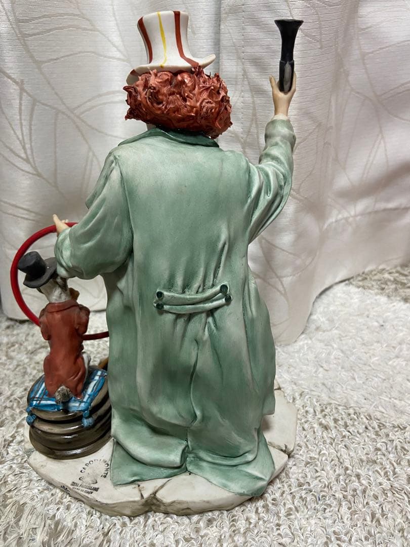 カポディモンテ ピエロと犬の置物