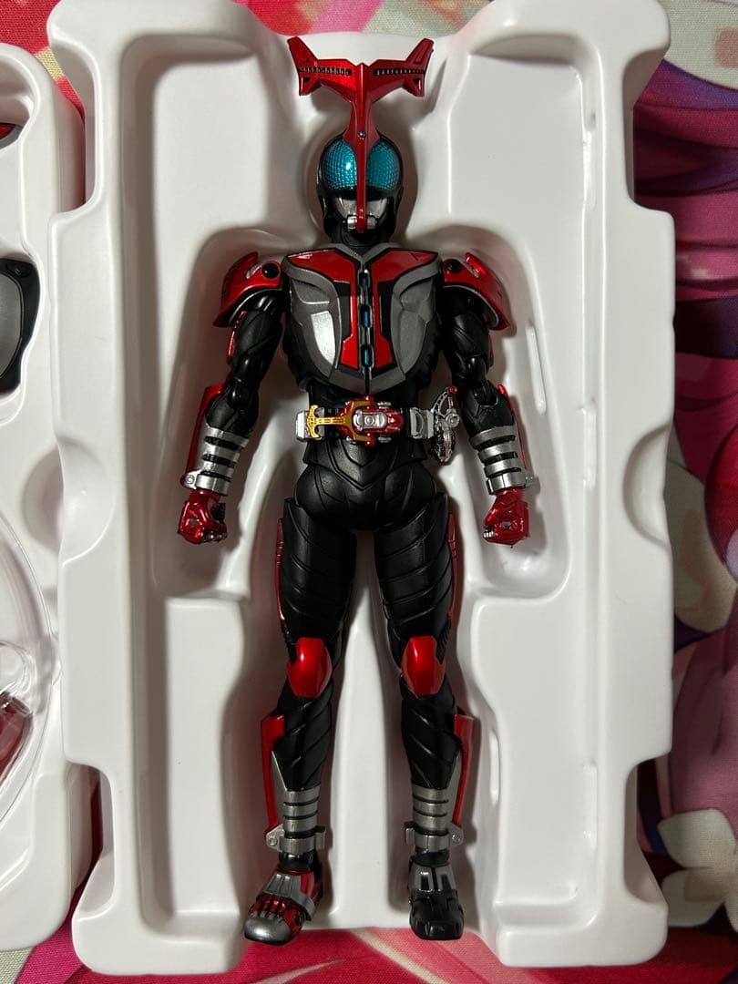 S.H.Figuarts（真骨彫製法）仮面ライダーカブトハイパーフォーム