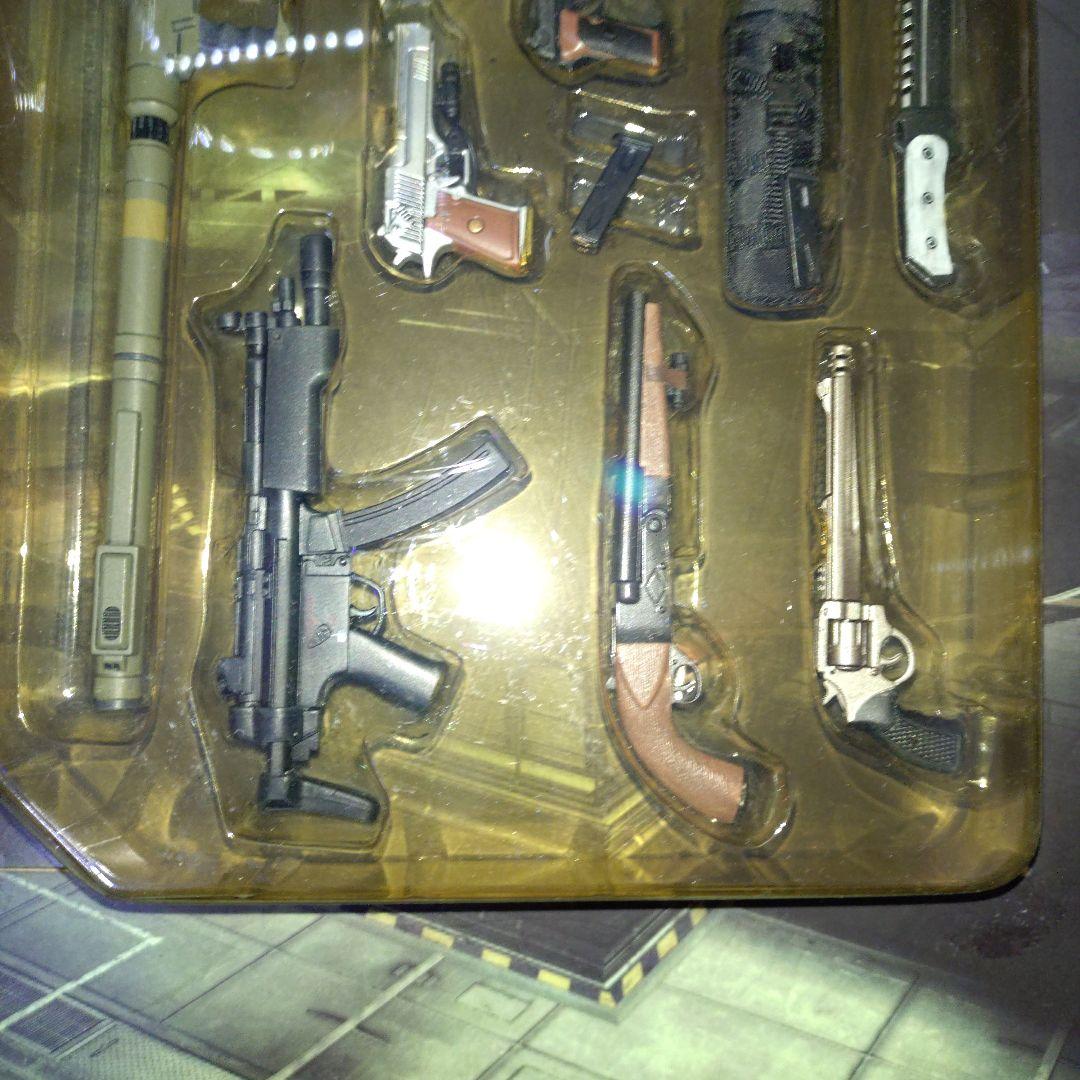 ホットトイズ バイオハザード5 アルバート・ウェスカー MIDNIGHT版