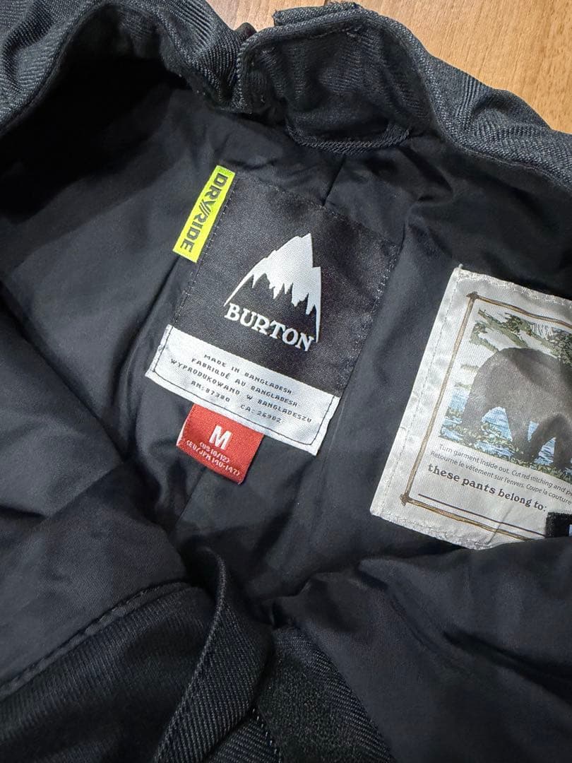 バートンBURTONキッズ M スノーボードウエア　上下セット140スキーウエア