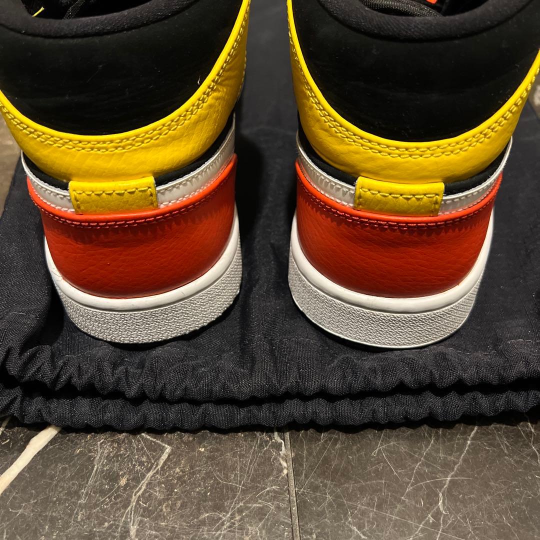 ナイキAir Jordan 1 Mid SE \"Amarillo Orange