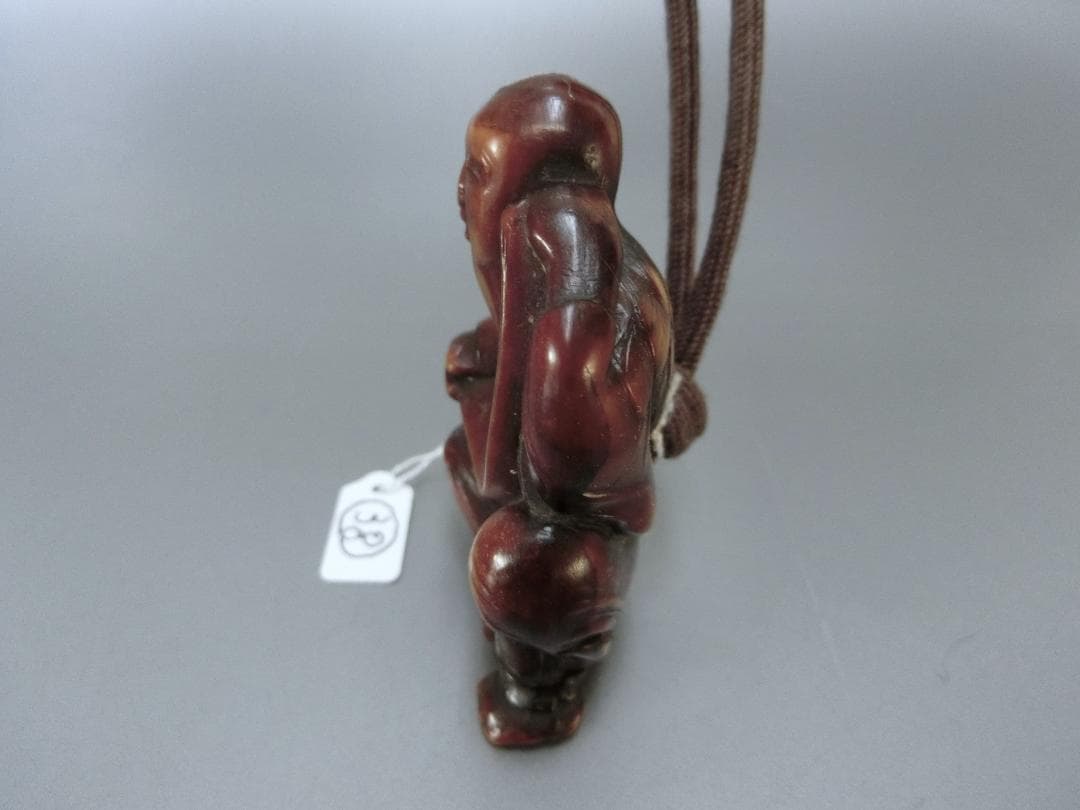 古色味！【根付　神様　仏様・38・提げ物　骨董　桑の神様？】◆収集　牙　紐止め