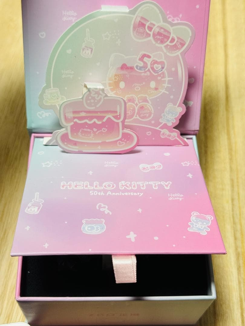 ハローキティ50周年 クリア サンリオ 腕時計 限定 海外 コラボ