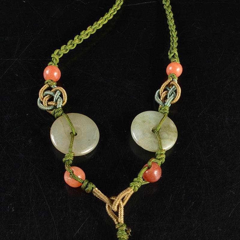 中国　玉石翡翠玉彫刻　根付　装飾品　赤珊瑚緒締玉　C　R6387