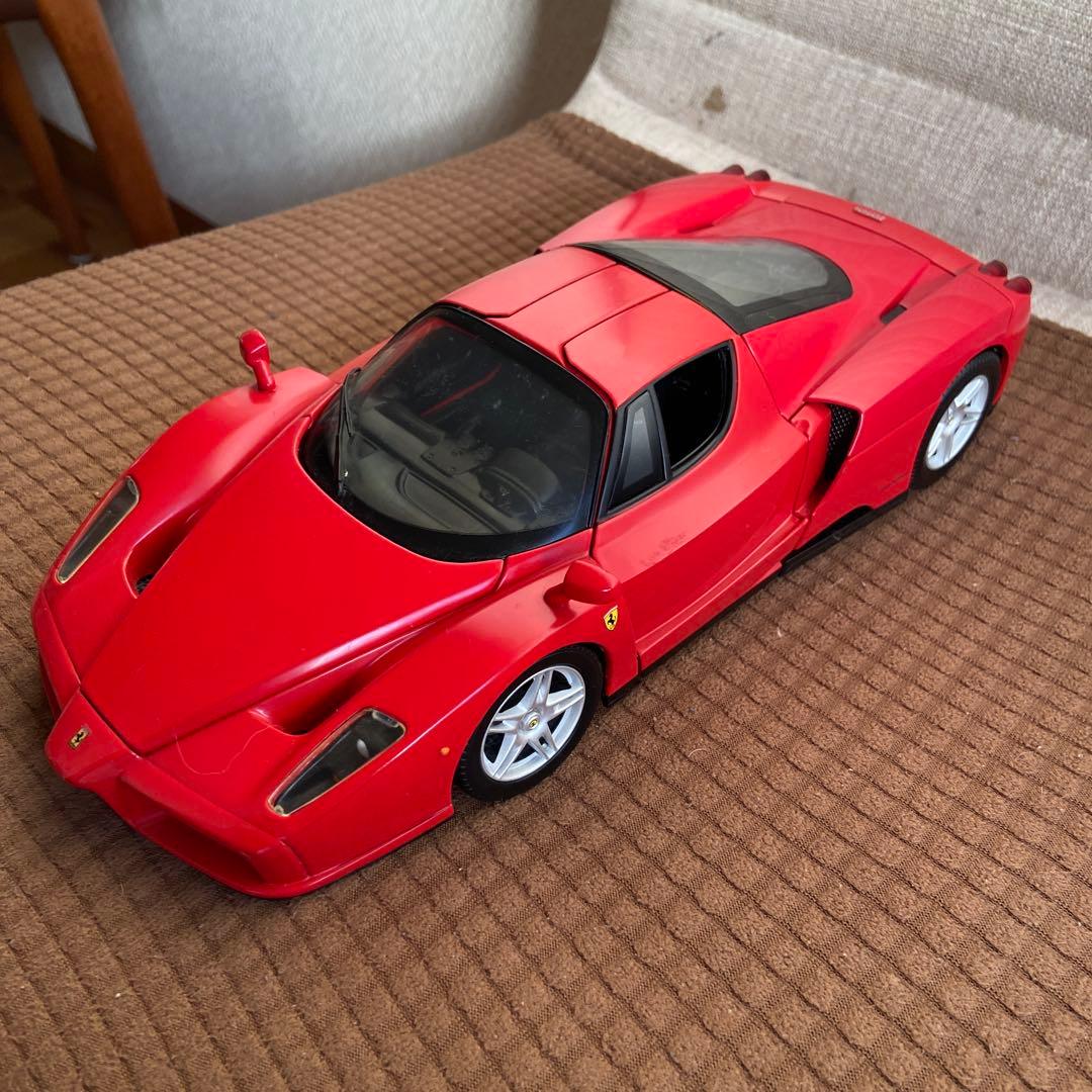 Ferrari Enzo 1/18スケールモデル