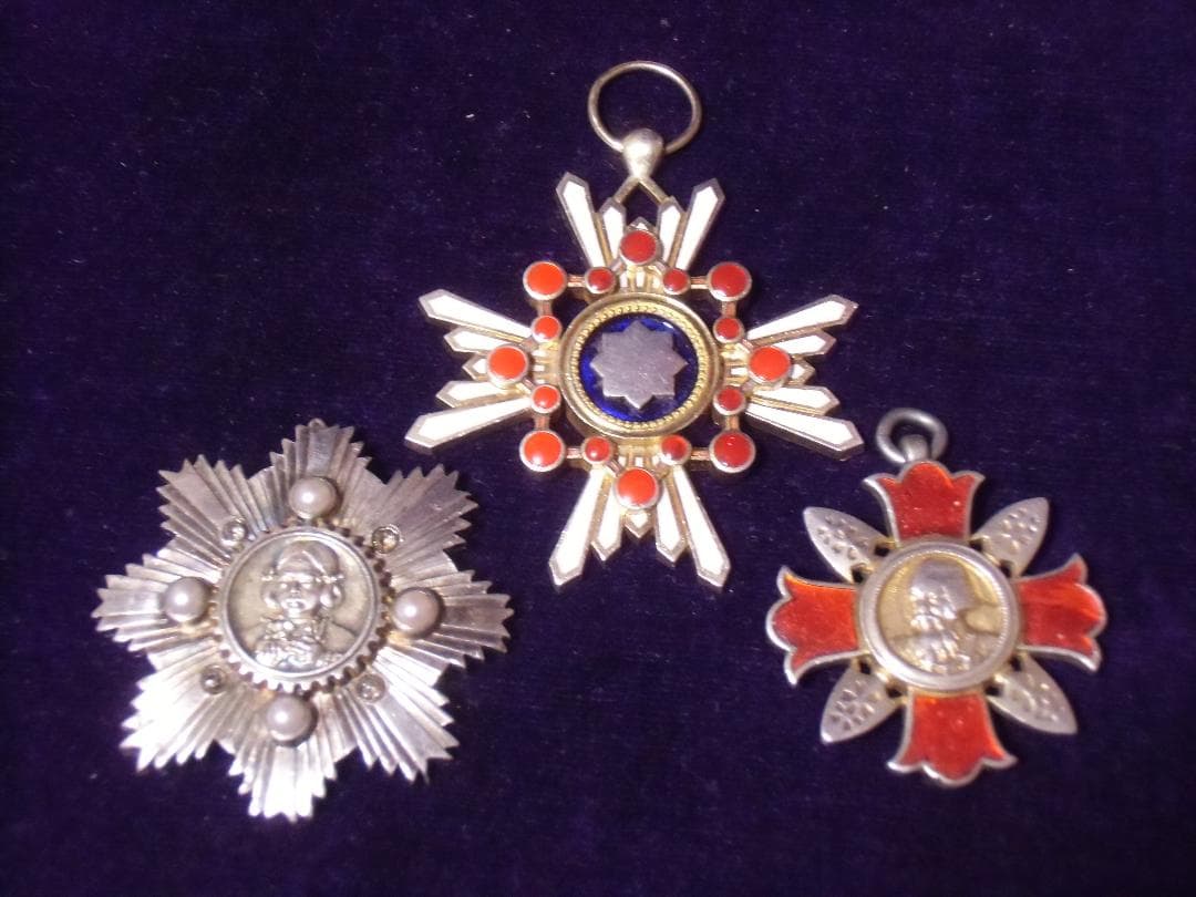 ●日本の勲章/徽章/日本軍＊銀製＊３点セット（ジャンク品/実物）