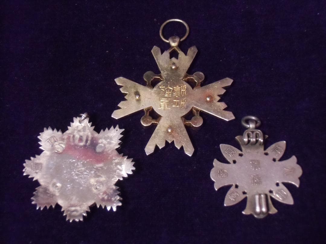 ●日本の勲章/徽章/日本軍＊銀製＊３点セット（ジャンク品/実物）