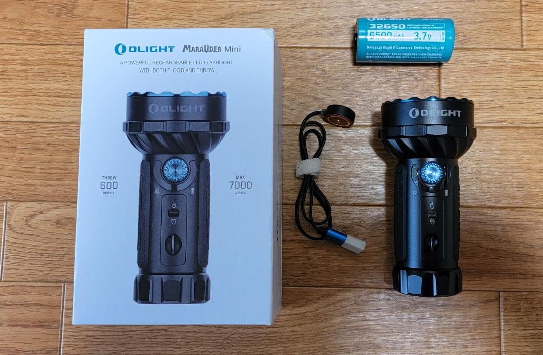 Olight MARAUDER Mini 7000ルーメン 懐中電灯（ブラック）