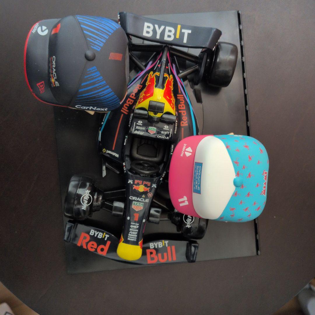 ファンコポップ　レッドブルF1レーシングカー フィギュア アクリルケース付