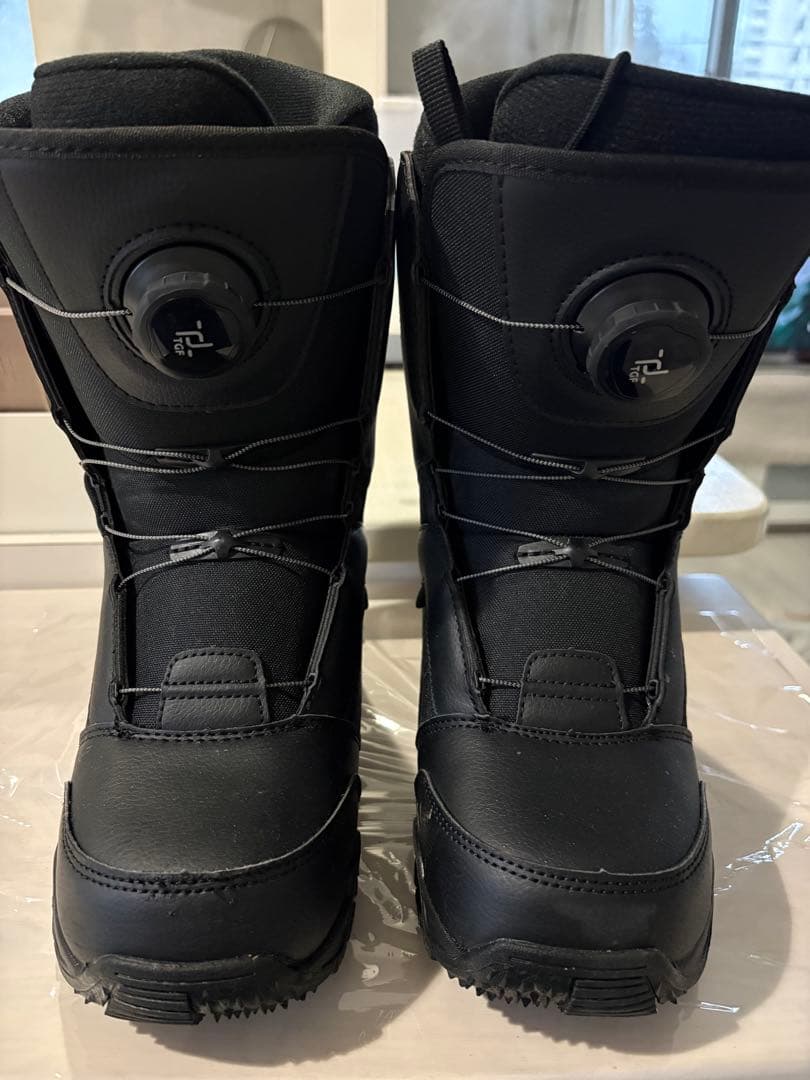 ブラック スノーボードブーツ ボアシステム