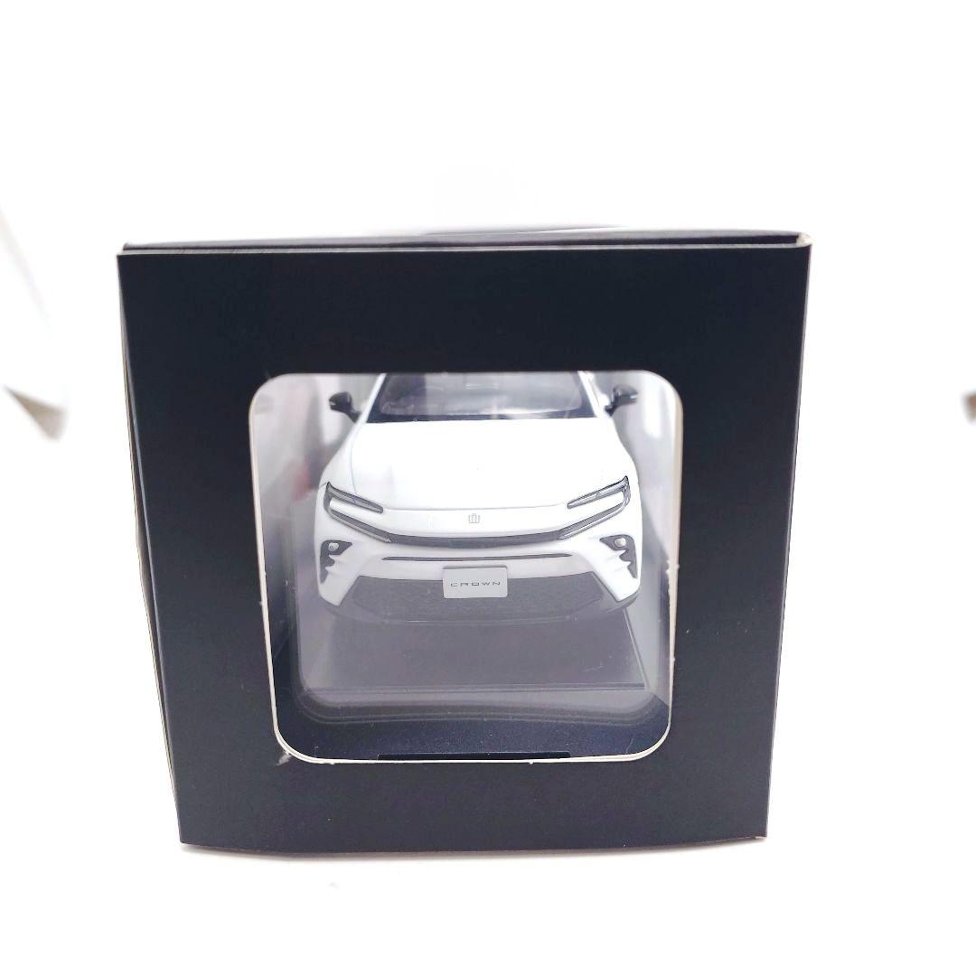 トヨタ クラウンスポーツ ホワイトパール カラーサンプル