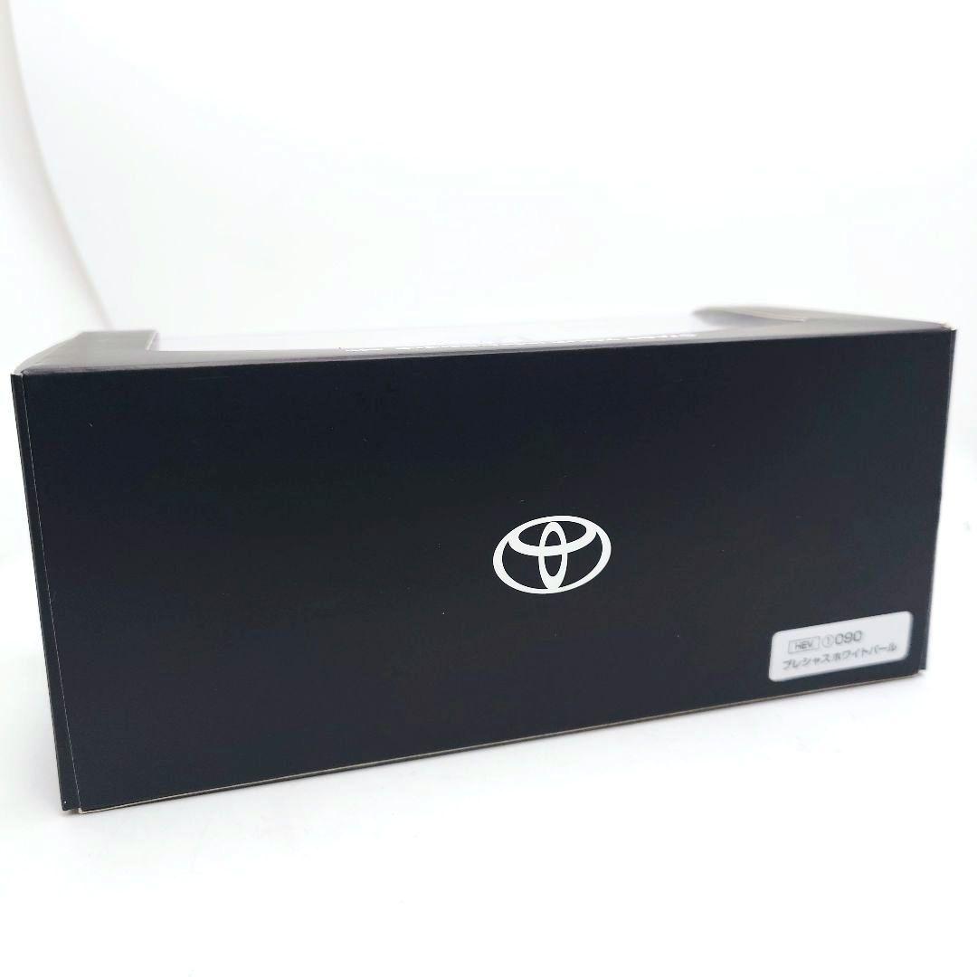 トヨタ クラウンスポーツ ホワイトパール カラーサンプル