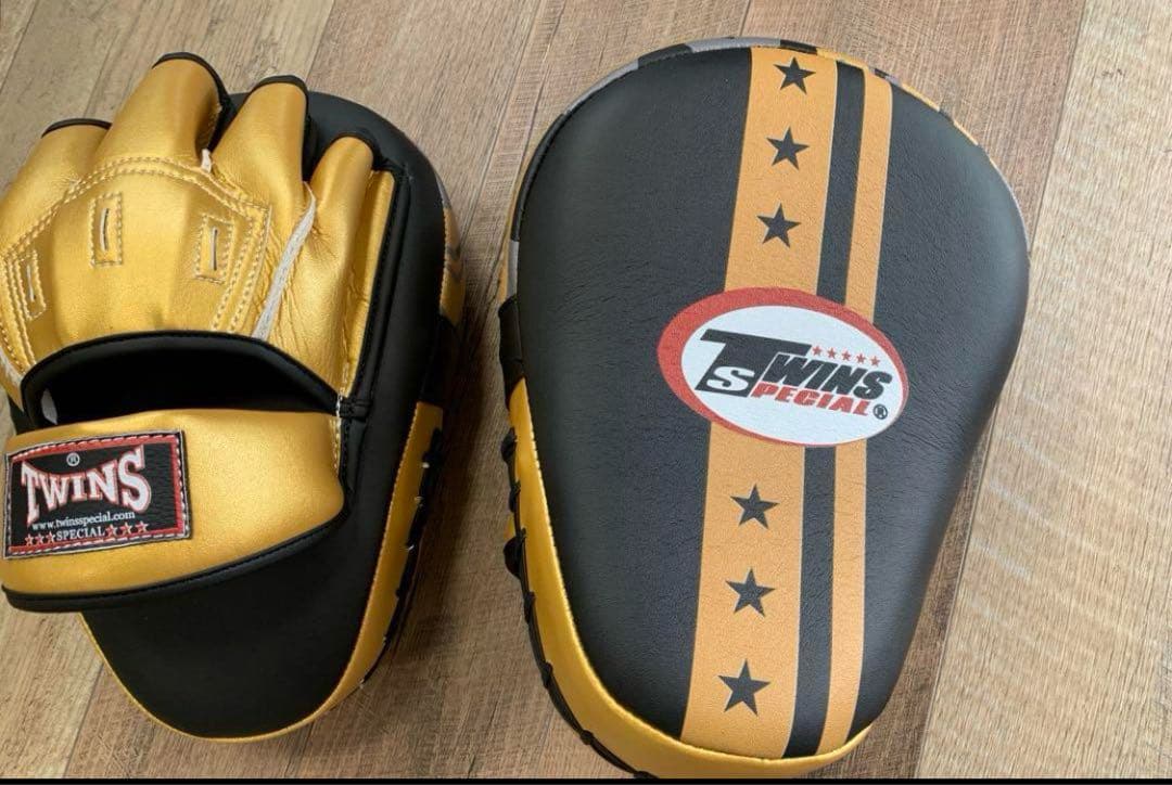 TWINS ペアパンチミット　金　ゴールド 　黒 新品値下げ不可