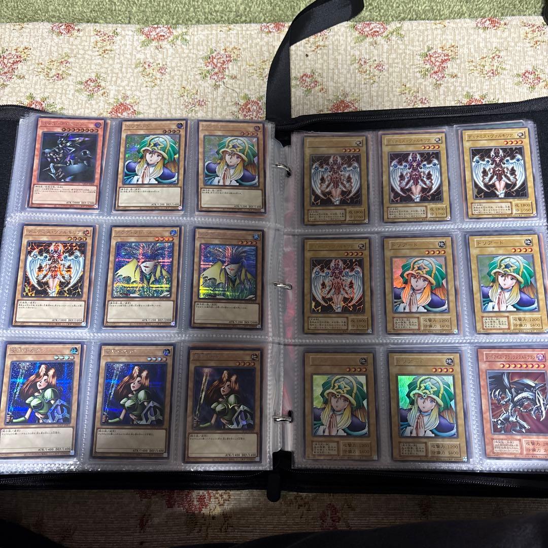 【遊戯王カード引退品】初期・レリーフ等８００枚以上　　2ファイル分　即購入大歓迎