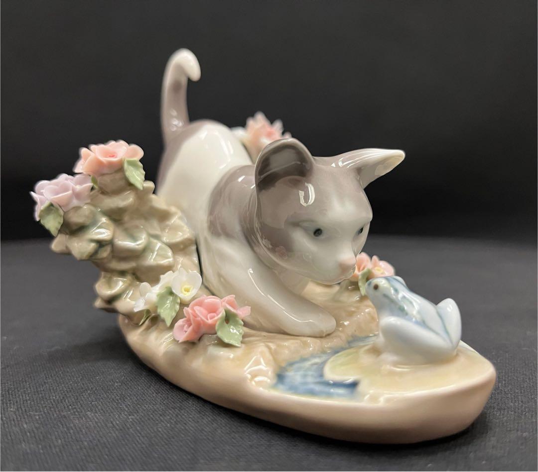 g*o様 リヤドロ LLADRO 陶器人形「にらみ合い 猫 蛙 花」フィギュリン