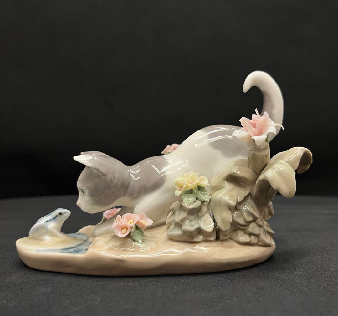 g*o様 リヤドロ LLADRO 陶器人形「にらみ合い 猫 蛙 花」フィギュリン