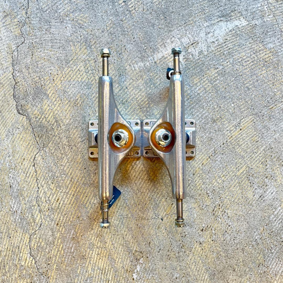 新品 INDEPENDENT トラック ST11 POLY 159 SILVER