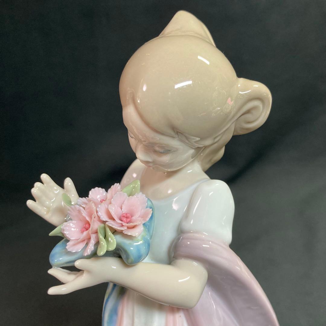 絶版【美品】リヤドロ LLADRO 8151 花束を抱えて