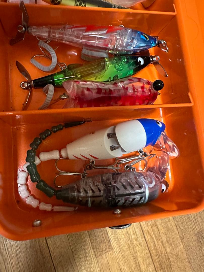 フロッグプロダクツ　FROG PROD ルアー13個タックルBOXセット売り